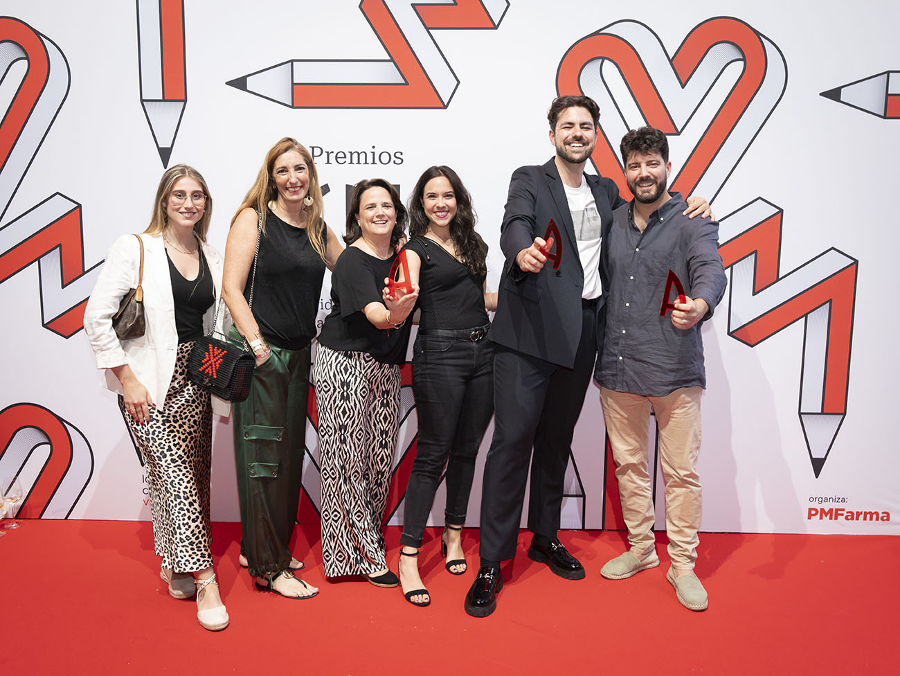 Posando contentos en el photocall