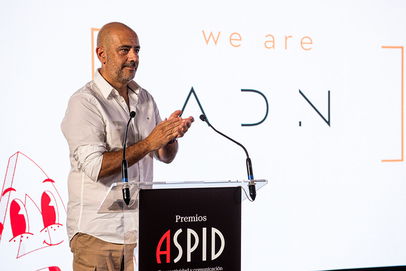 Aplaudiendo a los premiados