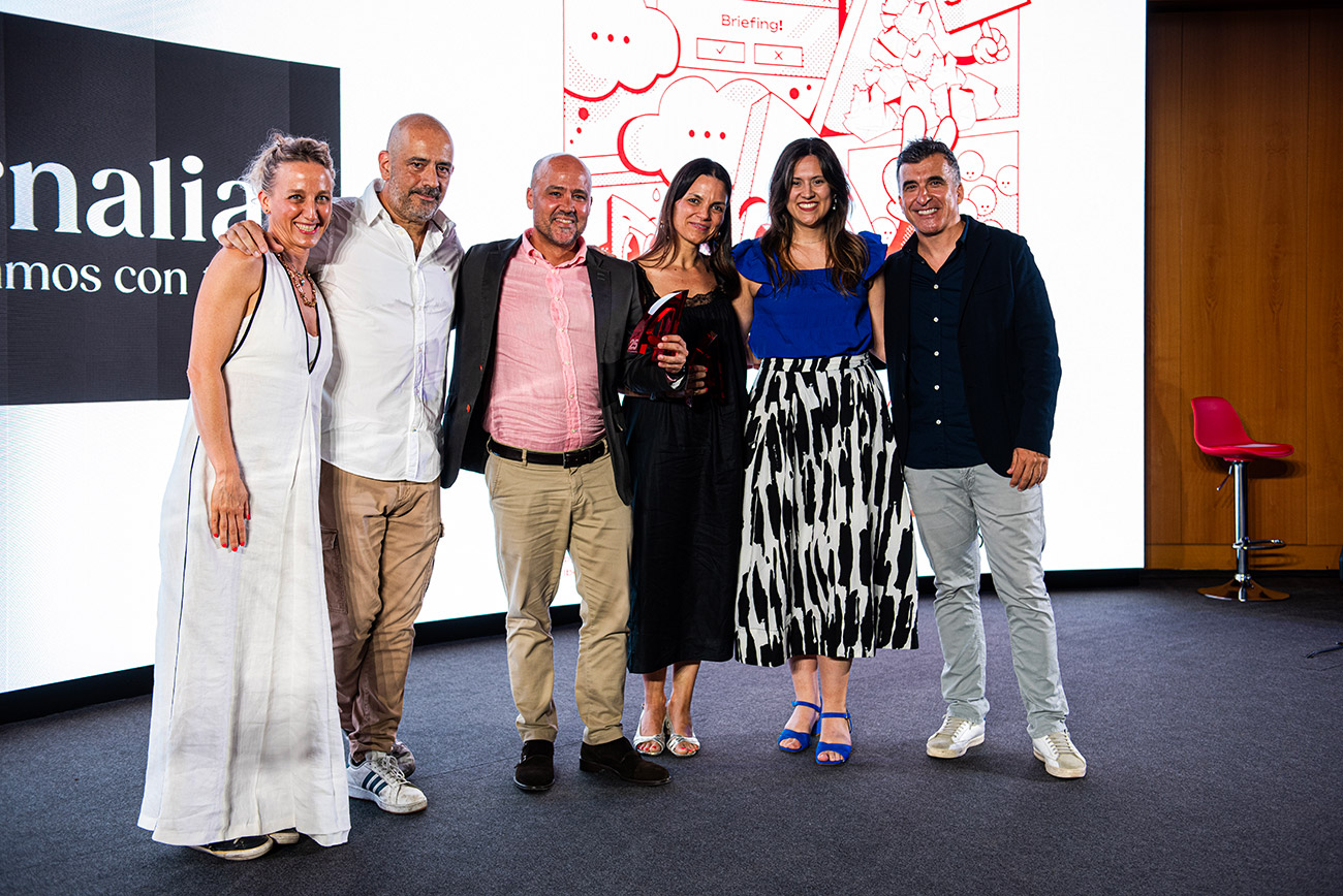 Celina Sabatini de Paraphernalia, Ricardo Plat�n, David Benito de Novo Nordisk, Rosario Garc�a Laiseca de Paraphernalia y Marta Hern�ndez de Novo Nordisk con V�ctor Navarro