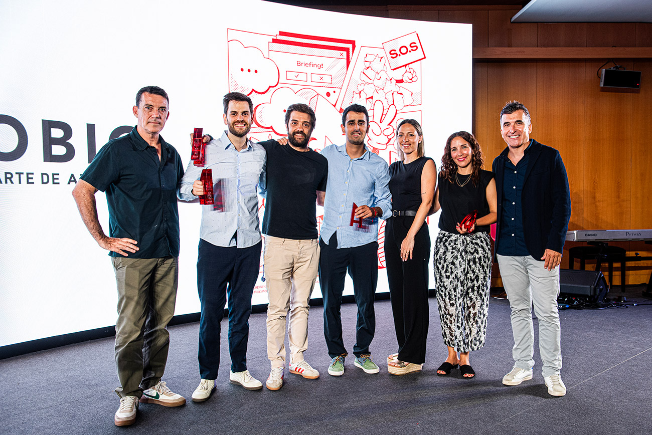 Aspid de Oro a la mejor campa�a de productos de autocuidado y venta sin receta y Aspid al Mejor Visual en farmacias y expositores PLV dentro de la categor�a Dise�o