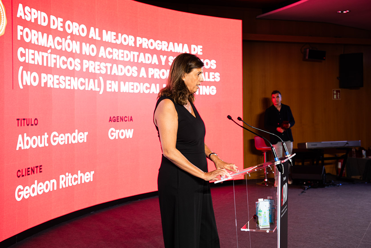 Carla Tortosa llamando a Grow al escenario