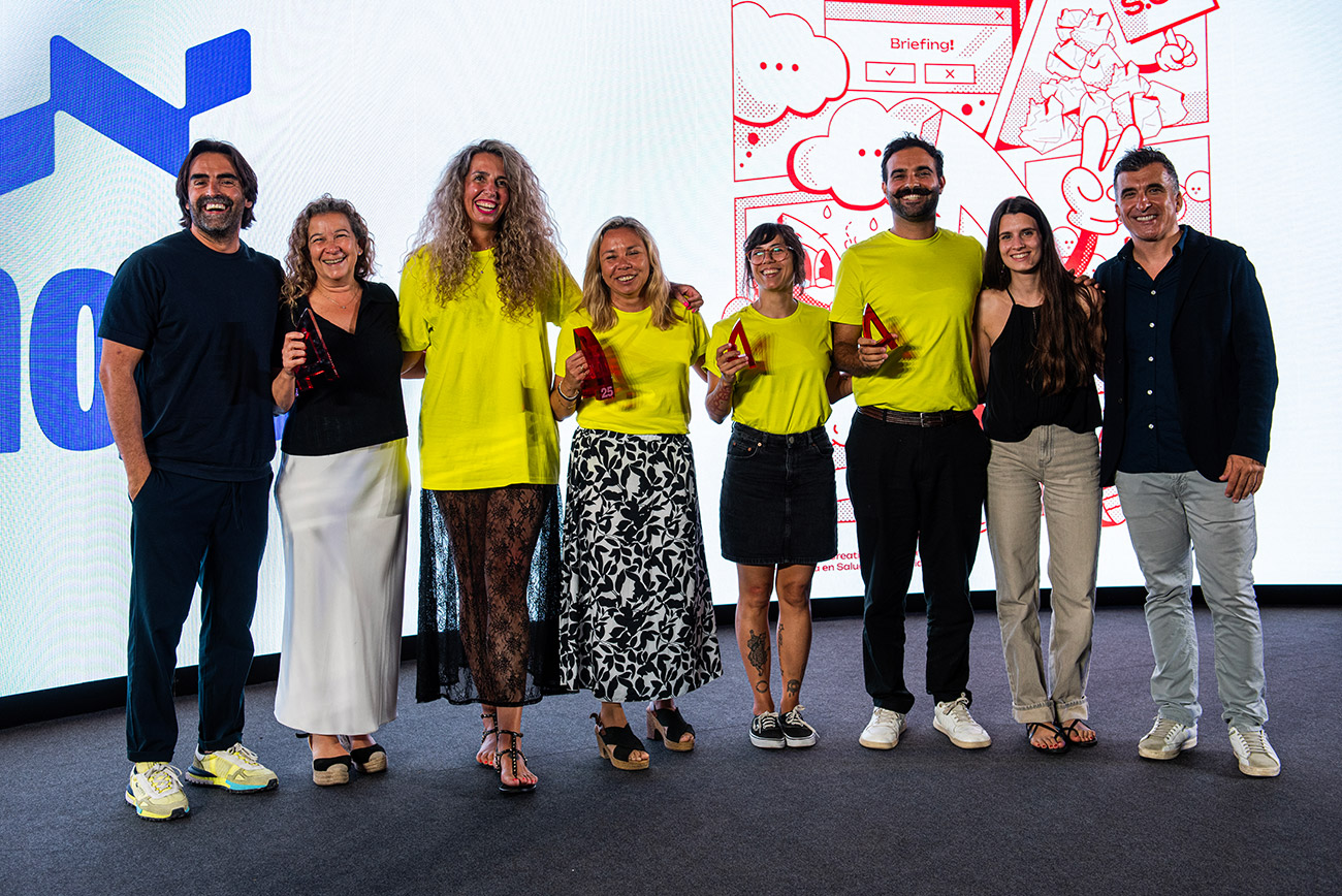�ric Bech, Pilar C�rdoba del Banc de Sang i Teixits, Carmen Cramazou, Elaine Machado, Banessa Millet y Diego Wenzel de Noto Project y Sara Valles de BST con V�ctor Navarro