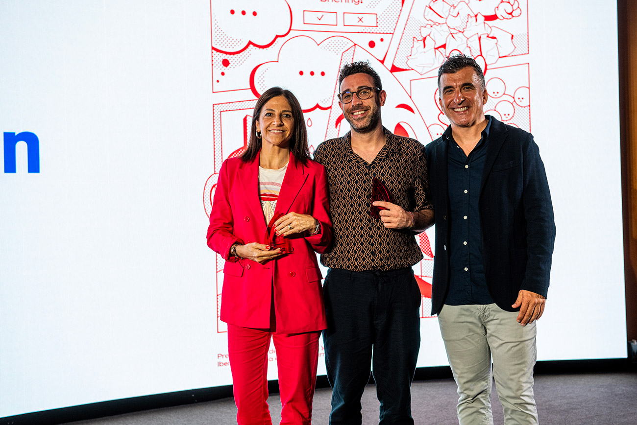 Ana Crespo Alexion Pharma y Jorge �lvarez de Edelman con V�ctor