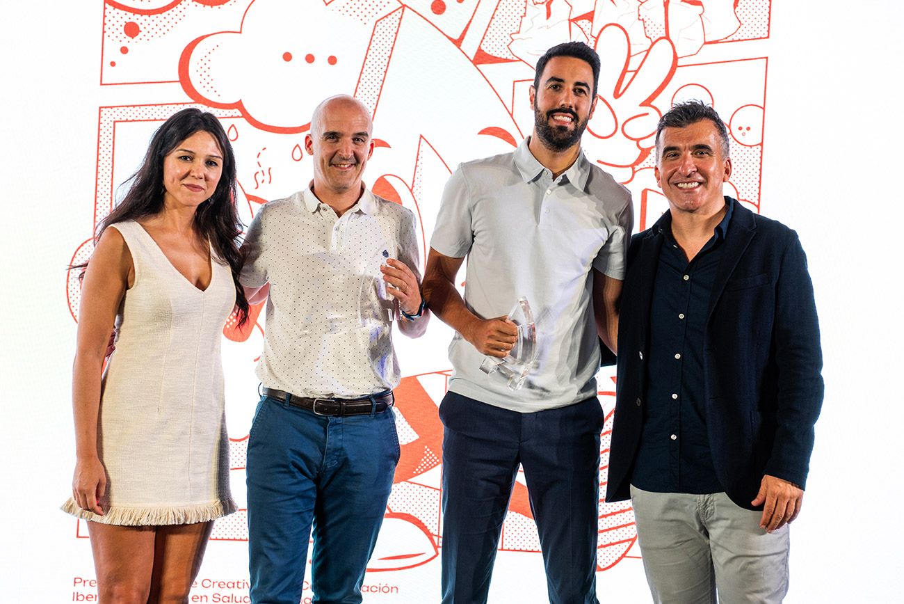 V�ctor Ariza y Samuel Dom�nguez de Tamoe con su premio