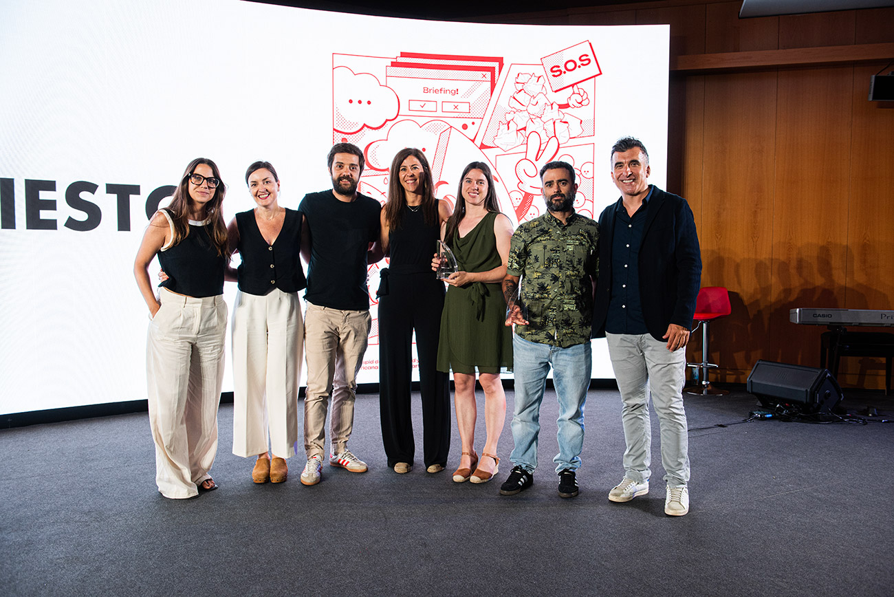 Paula Casadiego de Manifiesto, Montse Blanco de Fundaci�n la Caixa, Volpini, Nuria Torres y Alba Colomer de Fundaci�n la Caixa y Albert Buisan de Manifiesto con V�ctor