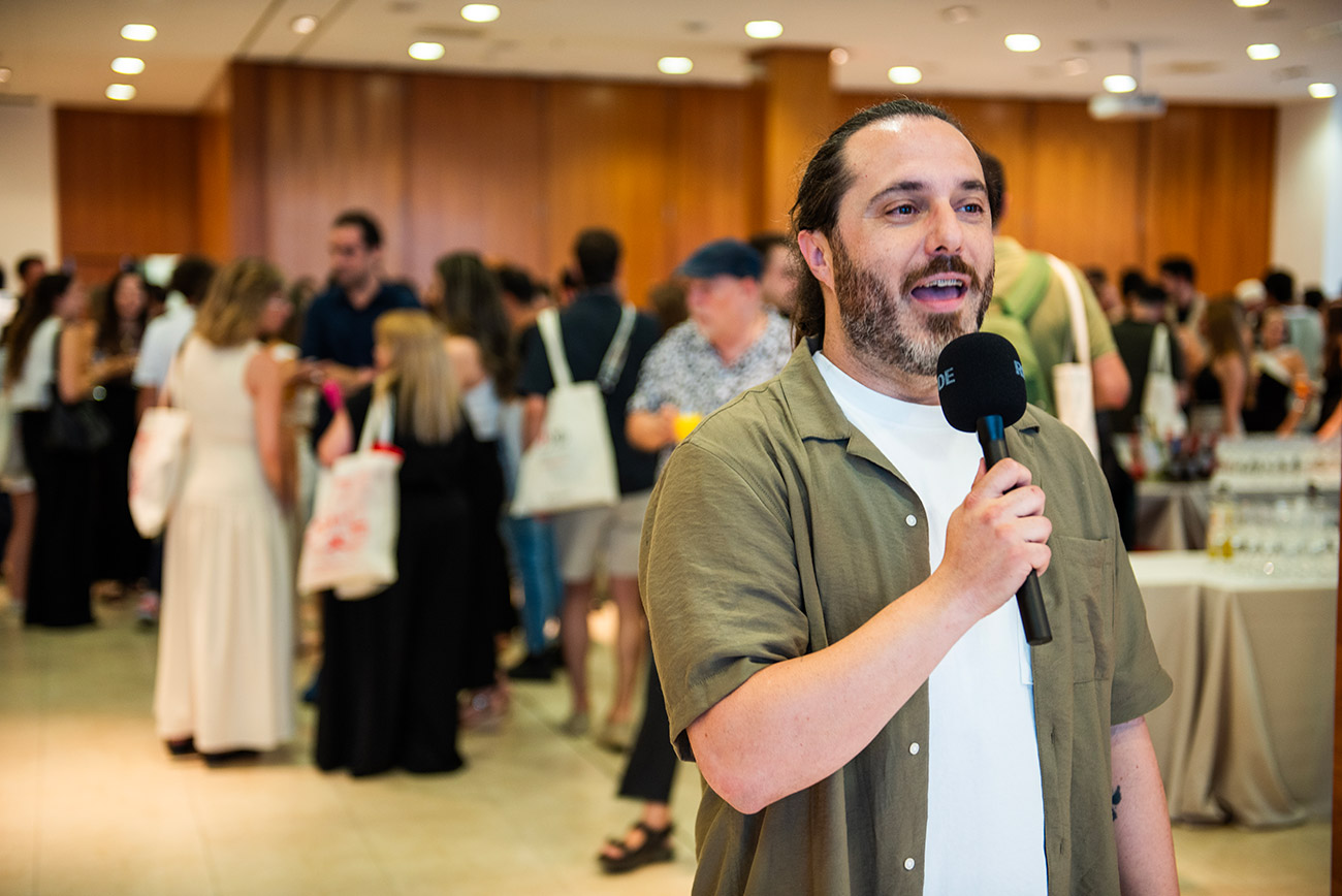 Entrevistador adem�s de presentador