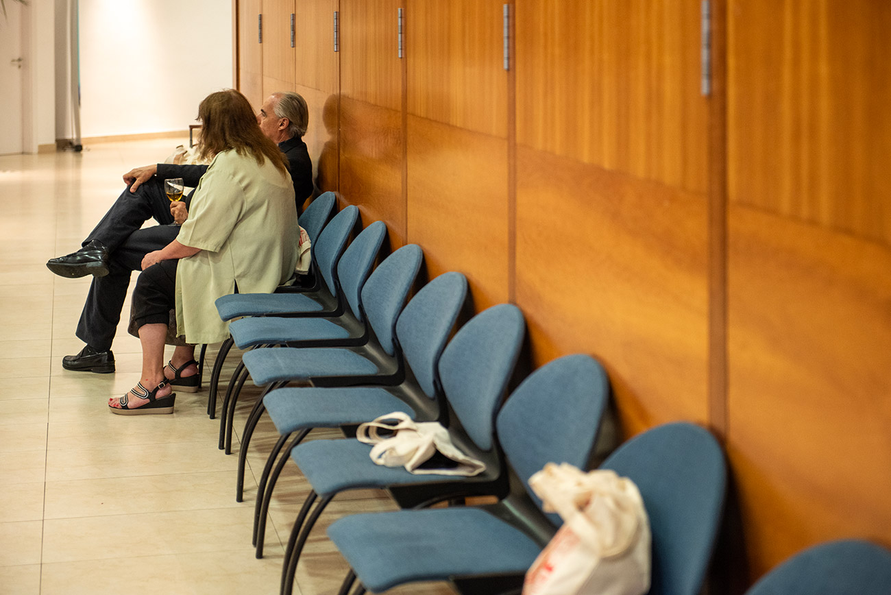 La organizaci�n prepar� sillas para poder descansar durante el c�ctel