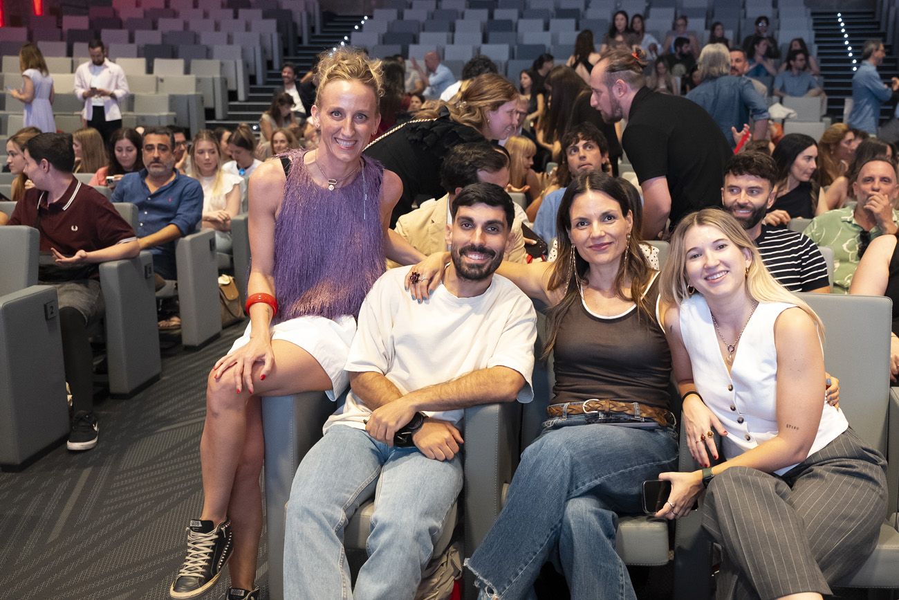 Posando en el auditorio