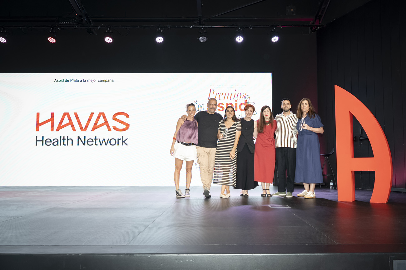 Celina Sabatini, con Ricardo Platón, con Almudena Muñoz y Lucía Martínez de Nutricia y Natalia Trancon, Raúl Labrador y Claudia Calvo de Havas