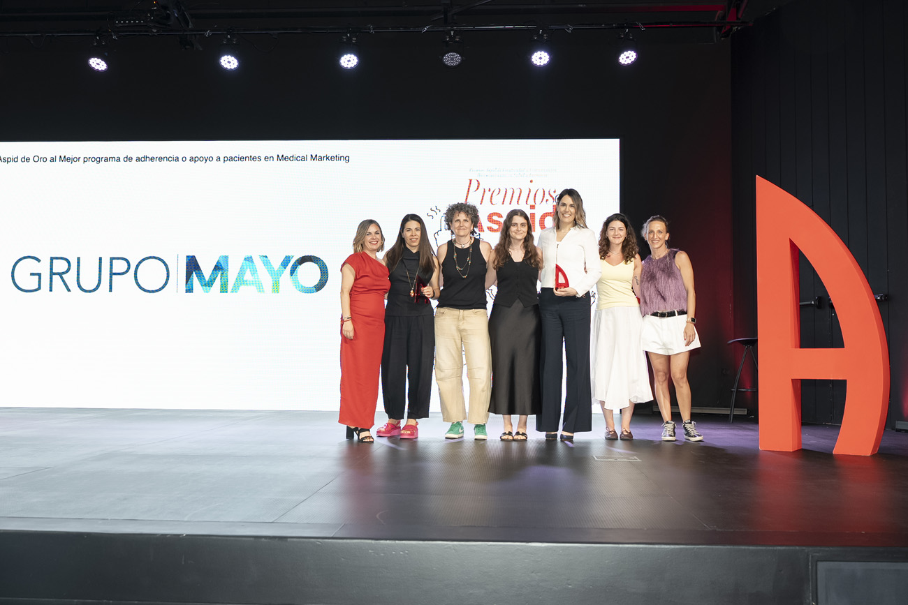 Eli Xospa, Ester Termens y Mar Prieto de Grupo Mayo con Marisol Rentero de Chiesi, y Laia Tripiana de Mayo