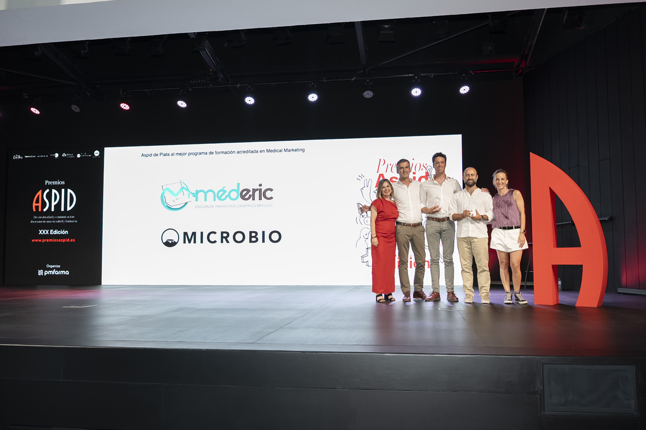 Oscar López-Balcells Gallardo de Microbio con Eric Tort Triedo y Ángel Herraiz de Méderic Ediciones