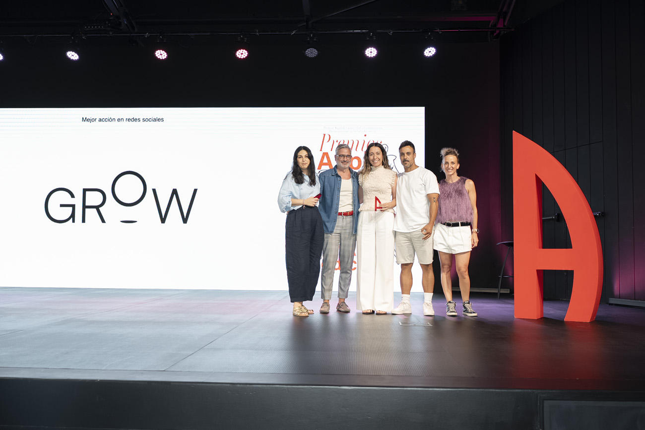 Laura Manjavacas y Miguel Fernández de Grow con Cristina Fragua de Merck y Carlos Parra de Grow