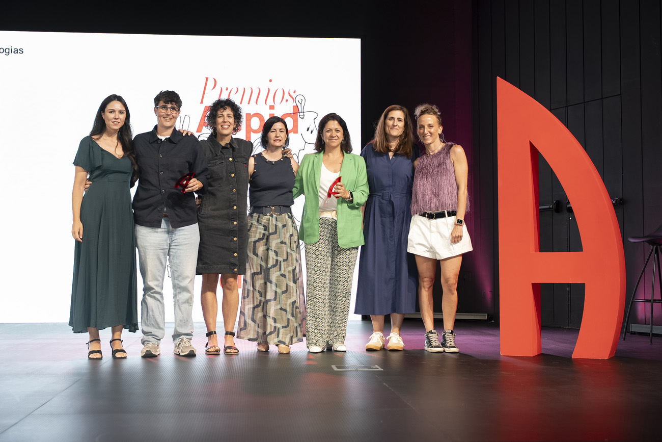Judith Cebrián y Celina Sabatini acompañando a Havas y Sanofi