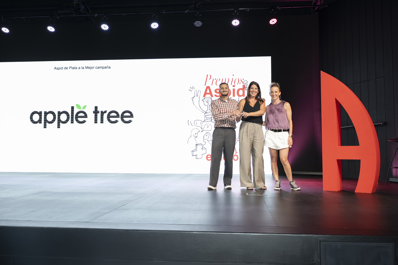Juan Torres y Vacky Rógora de Apple Tree