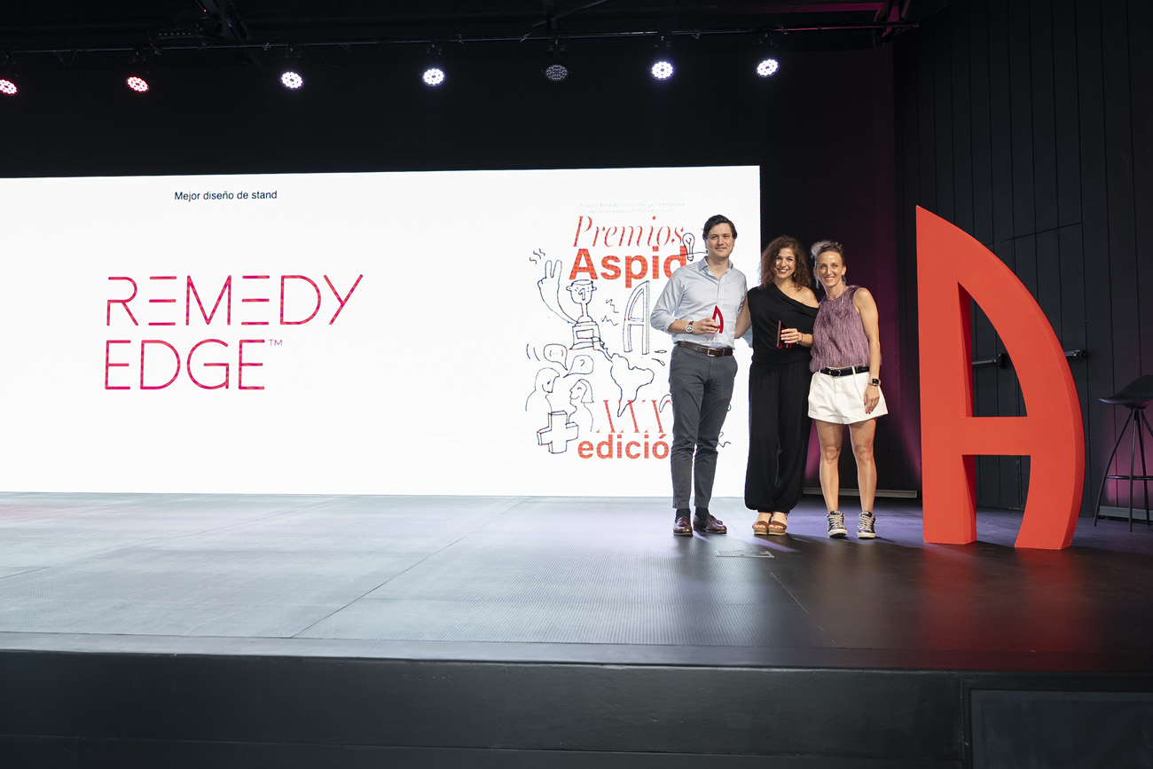 Miguel Castillo de Johnson & Johnson y Esther Zapata de Remedy Edge