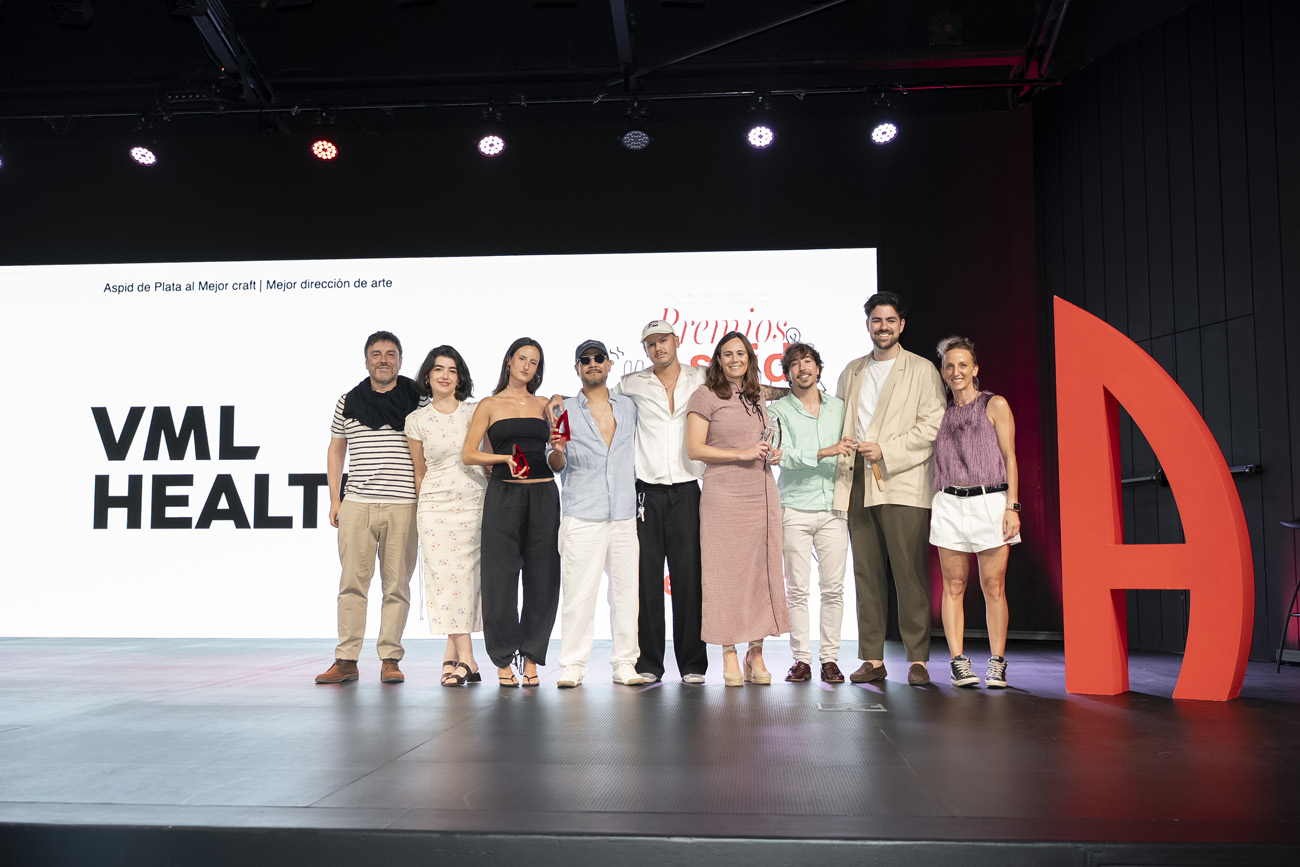 Beatriz Rodríguez, Paula Hervás, Diego Mendoza y Juan Vargas de VML con Aurora Vallejo y Alberto González de GSK y Victor Cacicedo de VML