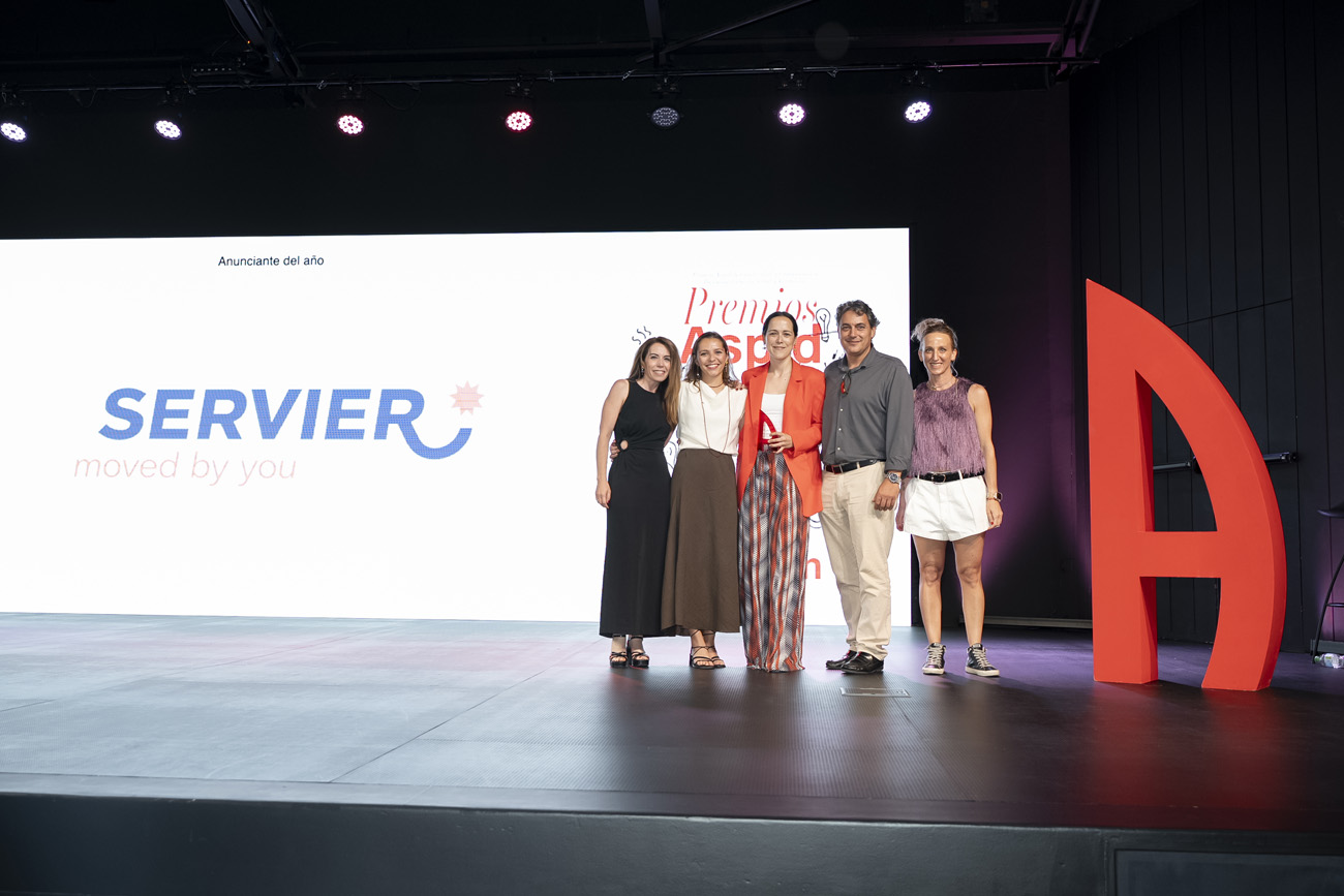 Cristina Herranz, Guillemette Huchard y equipo de Servier